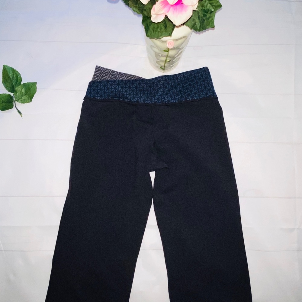 Lululemon Black Astro Flare Pant 4 Tall - Picture 10 of 12